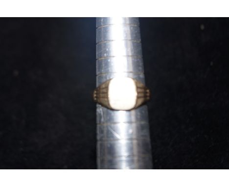 Signet ring inscribed with the letter R Size M