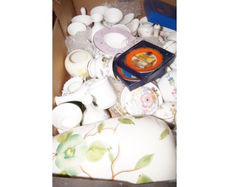 Box of mixed ceramics to include a lamp 