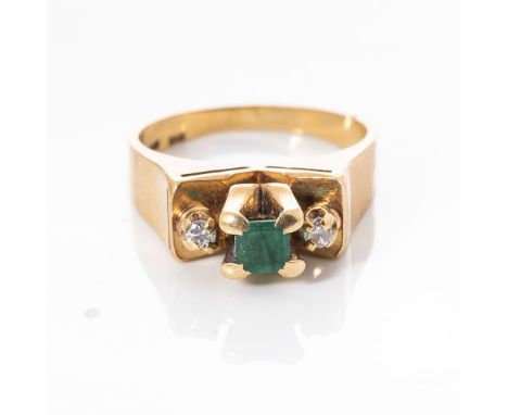 AN EMERALD AND DIAMOND RING Claw set to the centre with an emerald weighing approximately 0,20 carats set to the sides with t