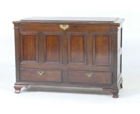 George III oak mule chest, circa 1780, the top with a raised panel opening to reveal an interior with candlebox and two small