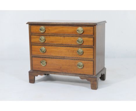 Mahogany small chest of drawers in the Georgian style, fitted with four long graduated drawers, each with brass pressed circu