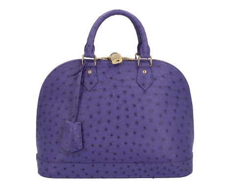 LOUIS VUITTON Handtasche "ALMA PM". Koll. 2014. Straußenleder Serie in Violett mit goldfarbener Hardware. Klassisches Modell 