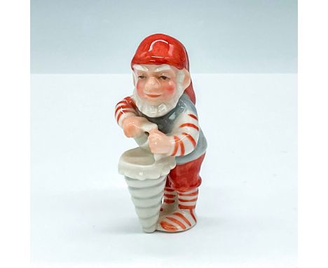 Porcelain figurine number 762, this charming piece showcases an adorable little elf with rosy cheeks and prominent ears, merr