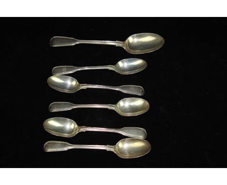 Five fiddle and thread teaspoons and a dessert spoon, London 1862, 200grs (6)