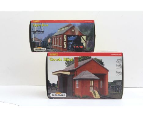 Hornby - Skaledale 00 gauge scale model, engine shed; and goods shed, boxed (2)