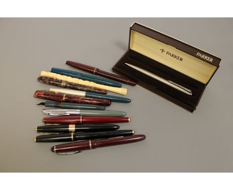 A collection of writing utencils to include; Parker '17' fountain pen, Osmiroid fountain pen (lacking cap), Parker Duofold wi