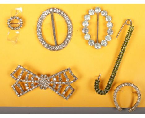Six vintage brooches, mainly white paste.  