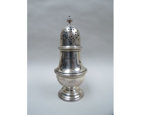 An Edward Barnard & Sons silver sugar castor, London 1937, 156g