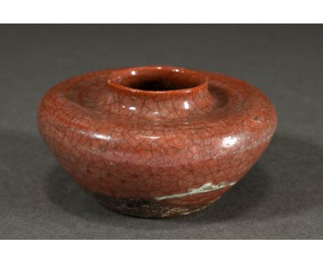 Teeurne „Chaire“ in gedrücker bauchige Form, Aka-Raku Steinzeug mit lachsroter wolkiger Glasur und feinem Craquelé, auf der W