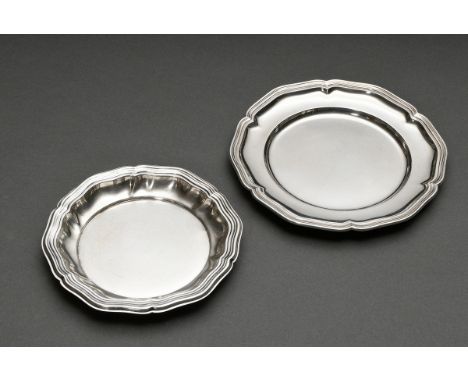 2 Diverse runde Untersetzer mit Chippendale Rand, Silber 830, 239g, Ø 15/18cm, Gebrauchsspuren