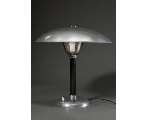Art Deco Schreibtischlampe in Pilzform, Alu mit schwarzem Schaft, H. 46cm, Ø Schirm 47cm, min. Altersspuren