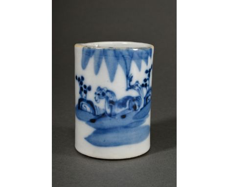 Kleiner Pinselbecher mit Blaumalerei Dekor „Ruhendes Pferd in Landschaft“, späte Qing Dynastie, Rand best., H. 10cm, Ø 7cm, P
