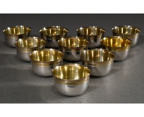 10 Niedrige martellierte Faustbecher, MZ: M. Hansen, Kiel, Silber 835/925, innen vergoldet, 371g, H. 3cm