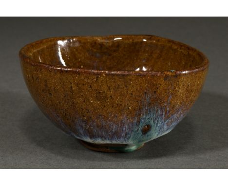 Teeschale „Chawan“, rechteckige Form eines halbierten Reisballen wari-dawara, lederfarbenes Steinzeug, honigfarbene Glasur mi