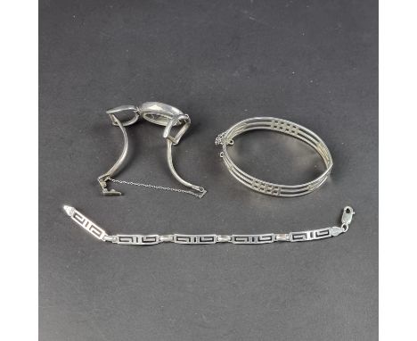 A silver Old England bracelet watch, with Swiss manual wind movement, import mark London 1974; together with a silver hinged 