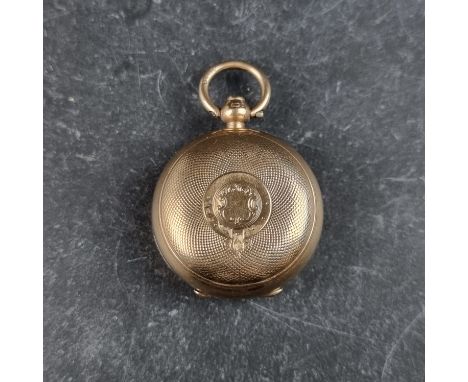 An Edwardian 9ct gold sovereign case, having engine turned decoration, by&nbsp;Aaron Lufkin Dennison, Birmingham 1904, 29mm, 