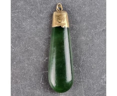 A yellow metal mounted jade pendant, 50mm.
