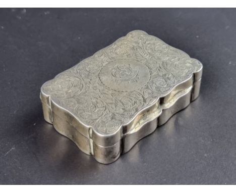 A late Victorian silver snuff box, by&nbsp;John Hines, Birmingham 1901, 6cm wide, 55g.