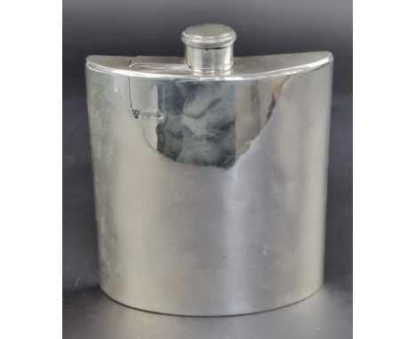 A large silver flask,&nbsp;G &amp; J W Hawksley, 1917, 16.5cm high, 342g.