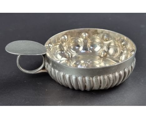 A silver taste du vin, by&nbsp;Garrard &amp; Co Ltd, import mark London, 10cm wide, 67g.