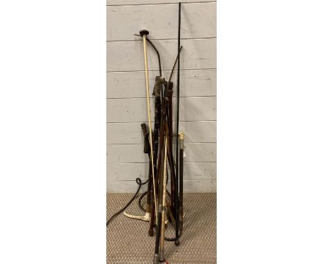 A selection of vintage riding/hunting whips and crops, various ages 