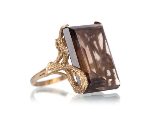 LARGE SMOKY QUARTZ RING, in nine carat gold, size U 1/2Qty: 14g