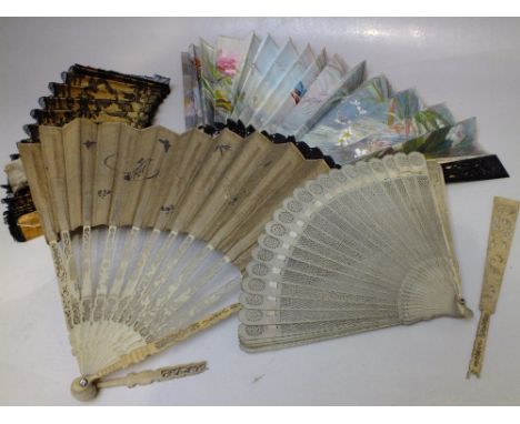 A SMALL SELECTION OF VINTAGE FANS FOR RESTORATION, to include a brise example and two folding fans etc.