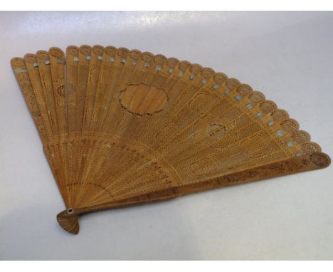 A VINTAGE CARVED WOODEN FAN FOR RESTORATION, L 27 cm
