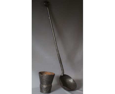 A LARGE CAST IRON LADLE, L 108 cm, together with a cast iron smelting pot, H 21 cm (2)