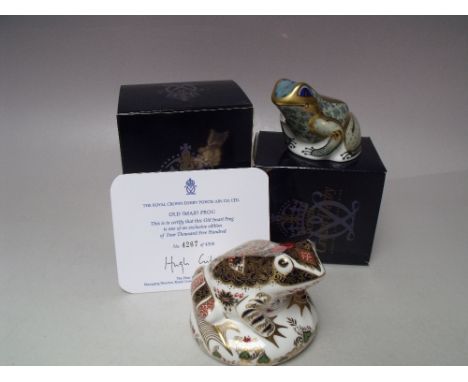 A ROYAL CROWN DERBY LIMITED EDITION 'OLD IMARI FROG' PAPERWEIGHT, number 4267 / 5000, gold stopper, with box and certificate,