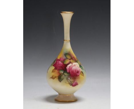 A ROYAL WORCESTER ROSES SPECIMEN VASE, signed M.Hunt, H 20 cm