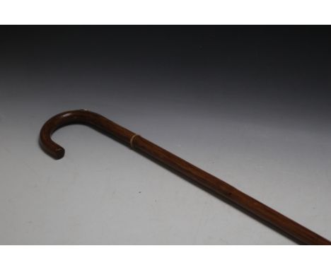 A VINTAGE HORSE MEASURING WALKING STICK, H 97 cm