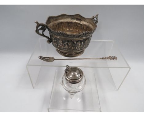 A HALLMARKED SILVER TOPPED GLASS MUSTARD POT ALONG WITH AN EASTERN WHITE METAL TWIN HANDLED BOWL AND PICKLE FORK MADE FROM IN