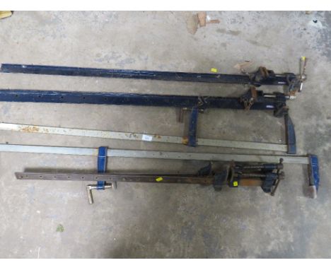A QUANTITY OF SASH CLAMPS