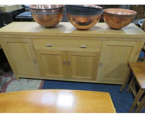 A MODERN LIGHT OAK EFFECT SIDEBOARD - W 181 CM