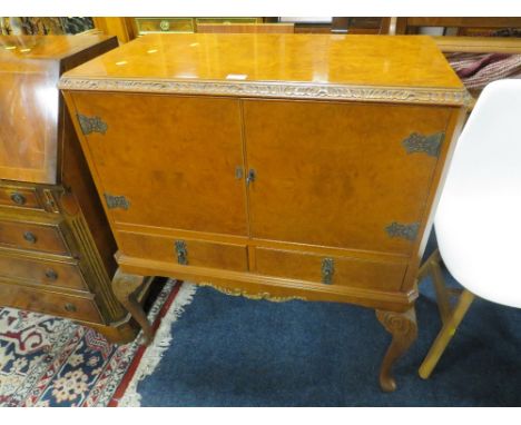 A REPRODUCTION WALNUT DRINKS CABINET ON CABRIOLE LEGS - W 85 CM