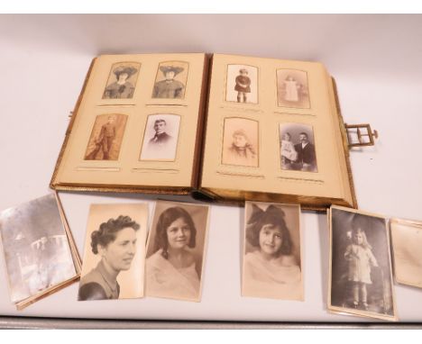 A VINTAGE PHOTOGRAPH ALBUM AND CONTENTS PLUS OTHER PHOTOGRAPHS 