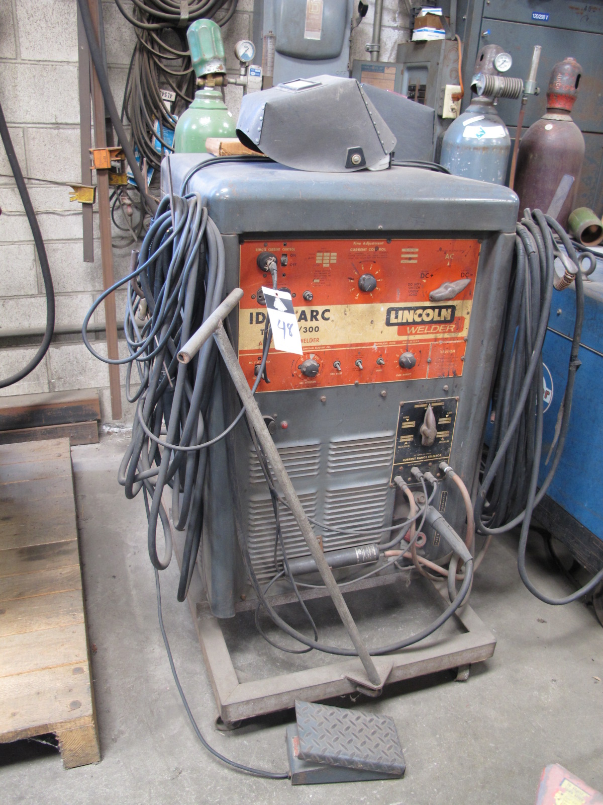 Lot 48 - Welding :Lincoln Idealarc TIG-300/300 AC/DC Arc