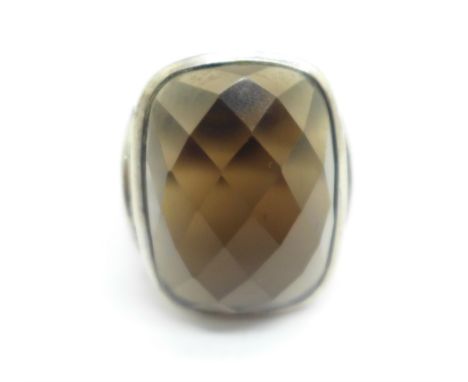 A large silver and faceted smoky quartz ring, 18g, R 