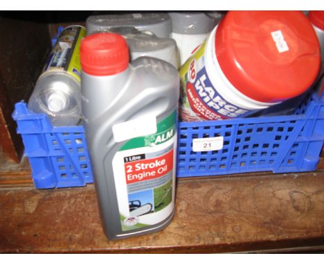 A box of misc to include 2 stroke engine oils, gas leak detector, cold zinc galvanise, heavy duty wipes, etc 