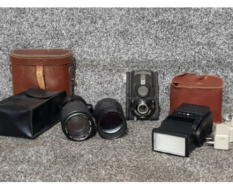 Vintage Ensign Ful-Vue camera together with 2 camera lenses by Carl Zeiss and Hanimex also includes Canon flash etc