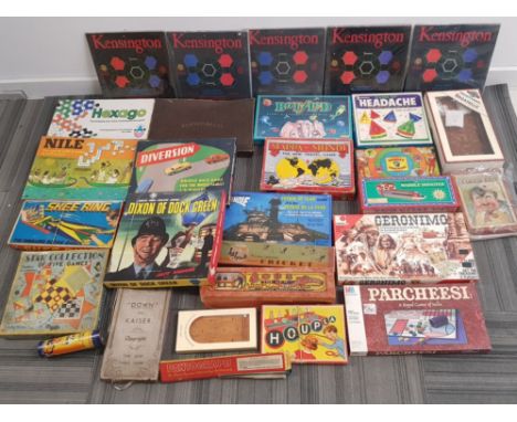 Box containing 29 boxed vintage board games including Geronino, diversion, Nile etc
