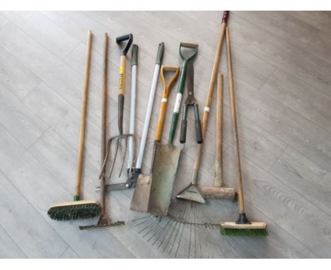 Bundle of garden tools