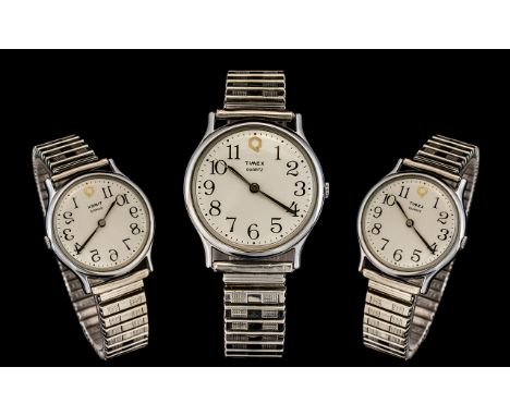 Timex Quartz Stainless Steel Gents Wrist Watch with Expanding Bracelet. c.1960's. Excellent Condition In All Aspects. Please 