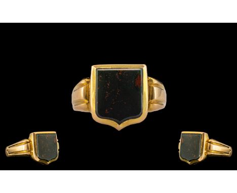 Edwardian Period Top Quality 15ct Gold Shield Shaped Bloodstone Set Dress Ring In Well Designed Solid Shank. Full Hallmark fo