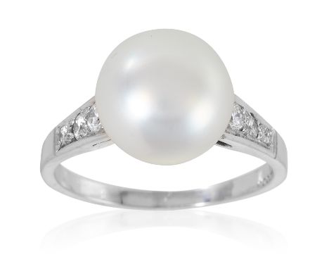 A PEARL AND DIAMOND DRESS RING in 18ct white gold, set with a pearl approximately 11mm in diameter and six round cut diamonds