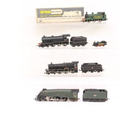 Model Railway: A collection of four unboxed locomotives to comprise: Triang 61572 4-6-0; Bachmann Ramsbury Manor 7829 4-6-0; 