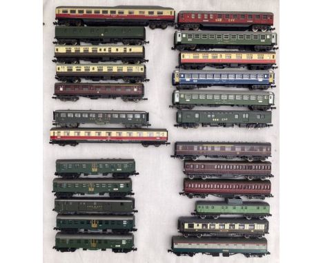 N Gauge: A collection of twenty-four unboxed N Gauge coaches to include: Arnold, Fleischmann, Lima, Trix, Grafar.&nbsp;Unboxe