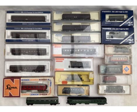 N Gauge: A collection of assorted N Gauge coaches and trucks to include: Tomix, Kato, Arnold, Roco, Lima, and Fleischmann. 19