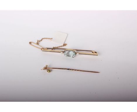 A gold and platinum fronted oval aquamarine and pearl brooch, 4.4g in total; and a 9ft gold and peridot tie pin, 0.9g gross